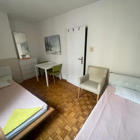 Hostel Lama Rooms Warsaw